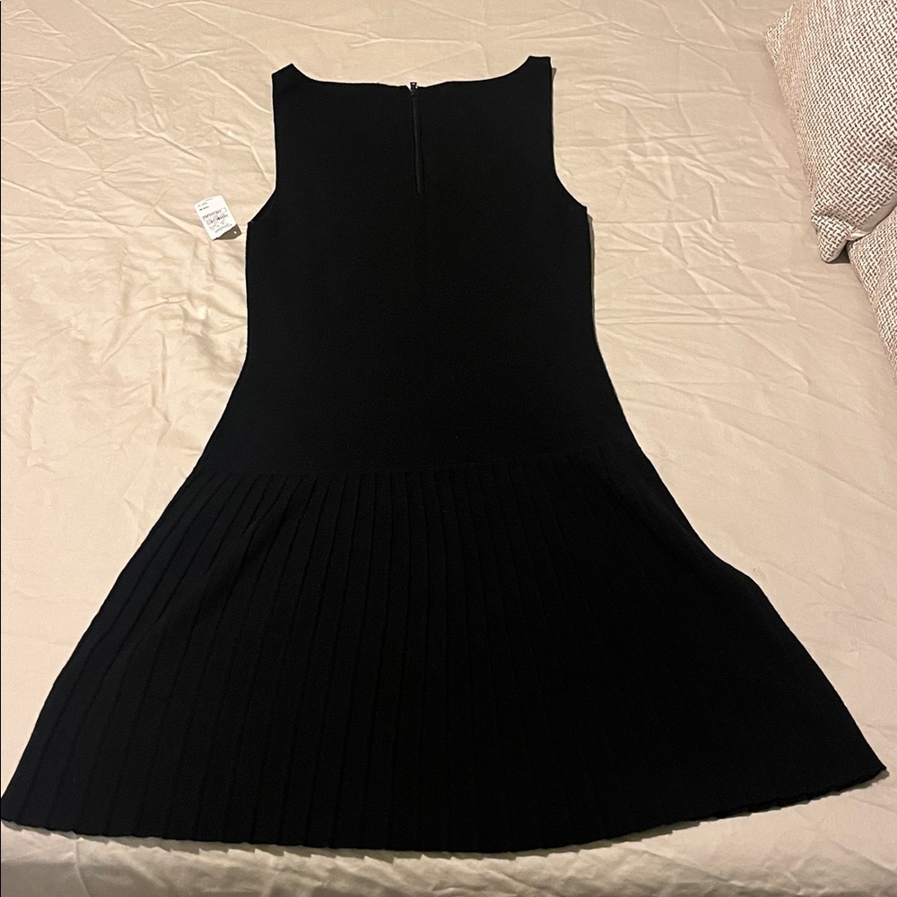 Alice + Olivia Black Sleeveless Dress with pleats - Picture 2 of 3